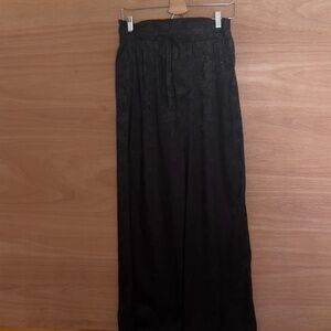 NWT Francesca's Miami black satin floral print wide leg belted pants size S long